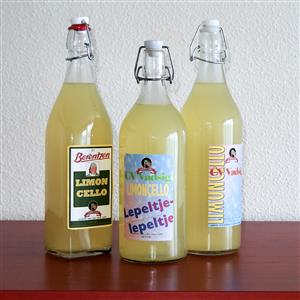 Hier voorbij is de wereld dichtgeplakt met oude kranten